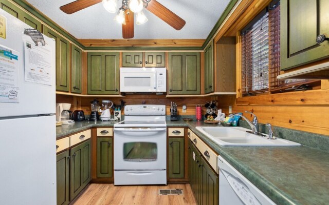 Bear Crossing Cabin by Jackson Mountain Rentals