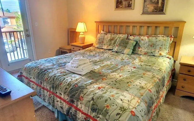 Goofy's Grotto - 3 Br townhouse by RedAwning