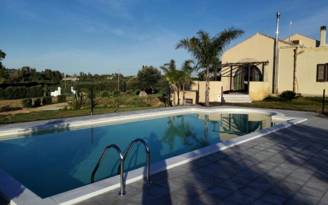 Villa with 3 Bedrooms in Provincia di Trapani, with Wonderful Lake View, Private Pool, Furnished Terrace - 9 Km From the Beach