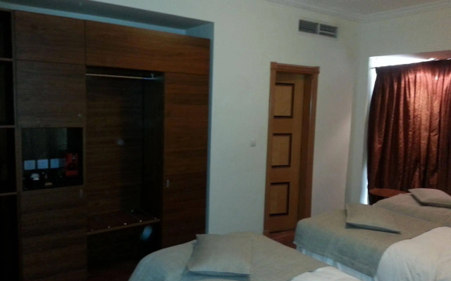 Al Thuria Hotel