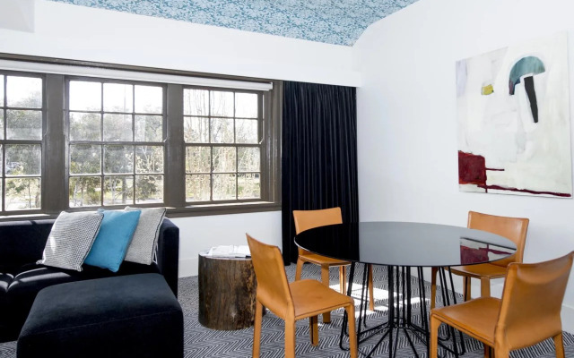 Peppers Gallery Hotel Canberra