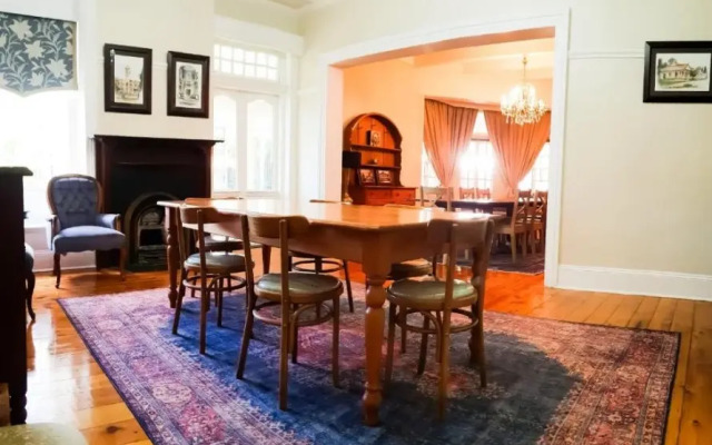 Bauhenia Guesthouse