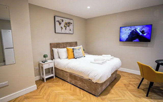E2M Wisteria House Heathrow Free Parking