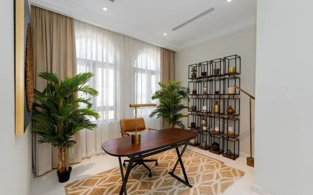 Beachfront 6BR Villa w Private Pool at the Palm