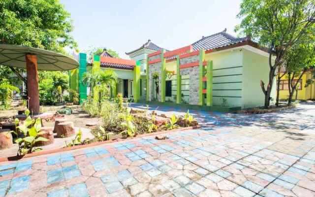 OYO 3452 Esemka Hotel Residences Syariah