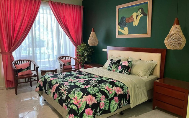 Puri Sawo Manila