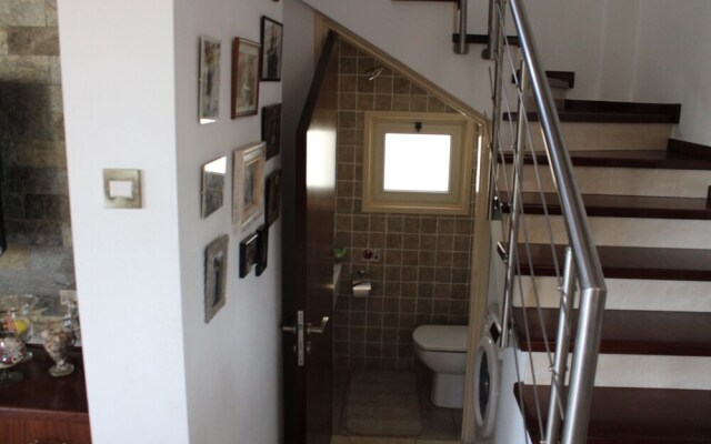 Immaculate 3-bed House in Pentakomo