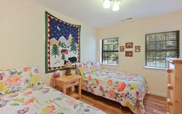Homewood Creekside Cabin
