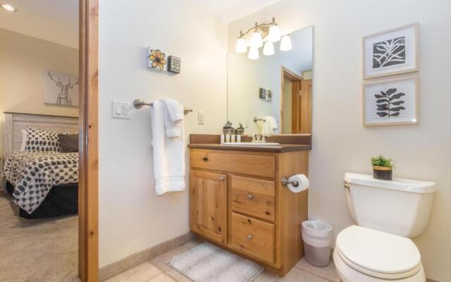 Elkhorn Townhome 1947 Townhouse