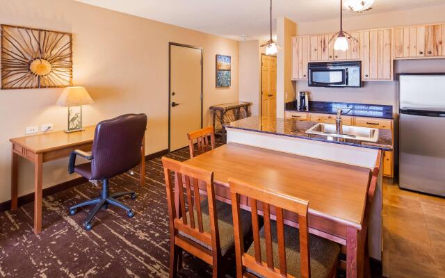 Best Western Premier The Lodge on Lake Detroit