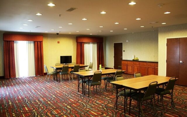 Holiday Inn Express Hotel & Suites Lonoke I-40 (Exit 175)