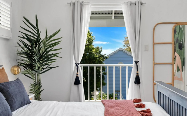 THE GREEN WHALER Hyams Beach 4pm Check Out Sundays except Peak season – Guest Rooms – Hyams Beach