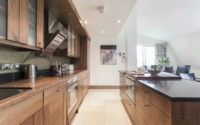 Lambs Conduit Street by Onefinestay