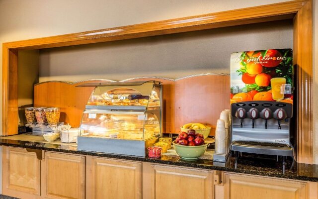 Quality Inn & Suites Hendersonville - Flat Rock