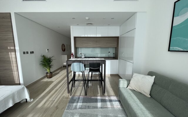 Modern Studio wz Stunning City View