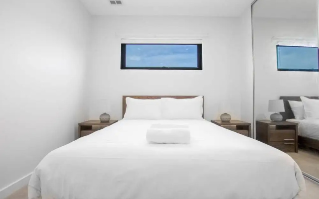 Designer Taste 2BR Townhouse@hawthorn