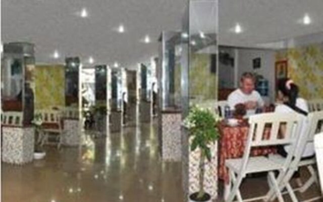 Vong Canh Hotel