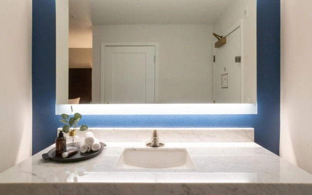 Oxford Suites Portland - Jantzen Beach