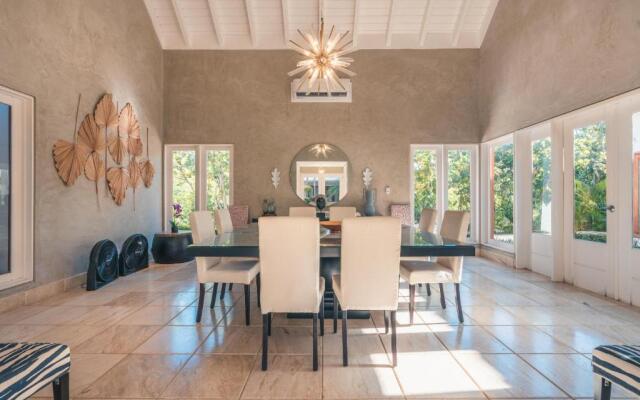 Magnificent Villa w Private Pool at Yarari