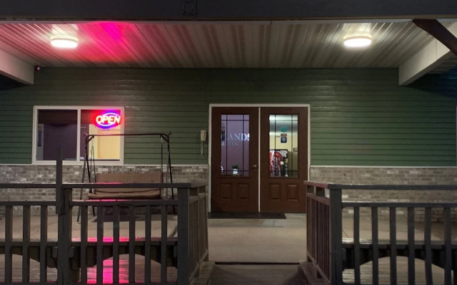 Woodlands Inn & Suites