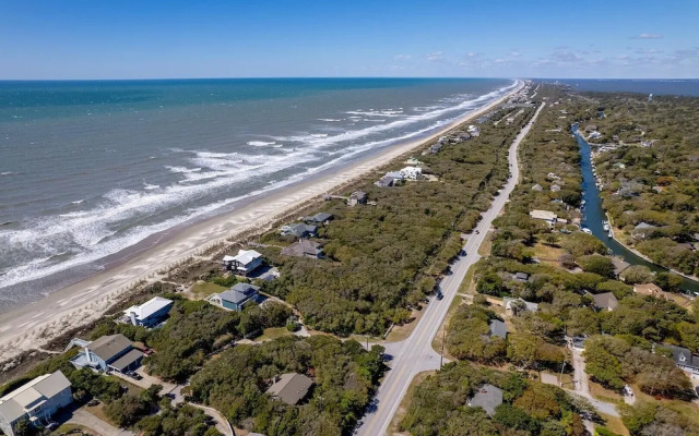 Duneside 6 Bedroom Home by RedAwning