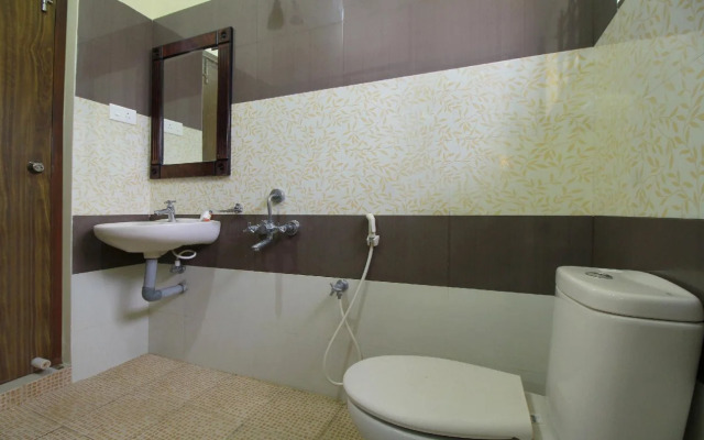 OYO 22536 Vishaak Inn