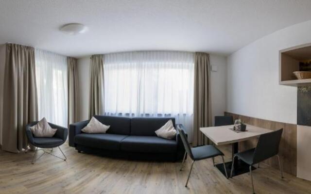 Boarding & House T24