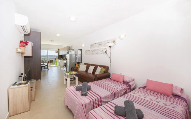 Summer Breeze Superior Apartment with Terrace by Getaways Malta
