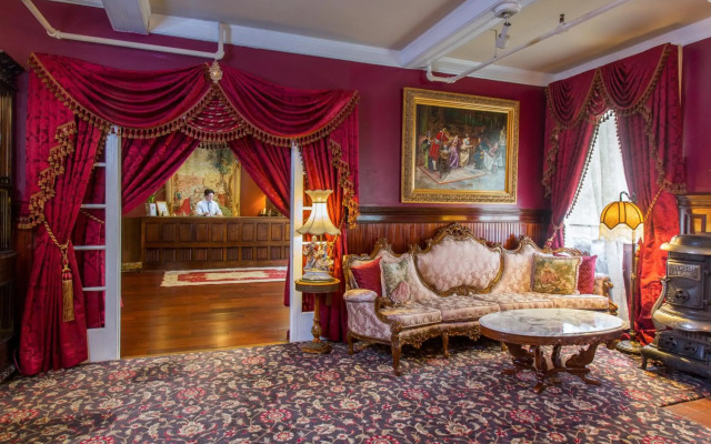 Queen Anne Hotel