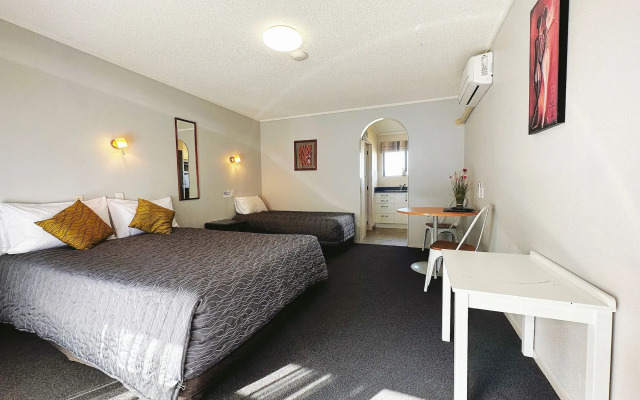 Kingswood Manor Motel