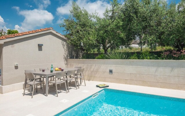Amazing Apartment in Medulin With 4 Bedrooms, Wifi and Outdoor Swimming Pool