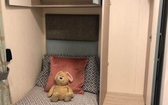 Superior 6 Berth Holiday Home in Suffolk,