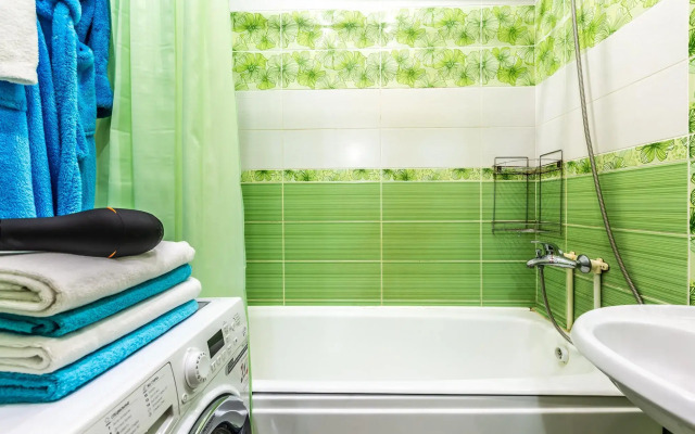 Пять звезд на улице Мира 98