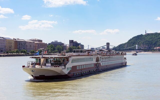 Select MS Serenity - Neuss