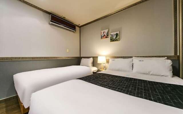 Sharp Hotel