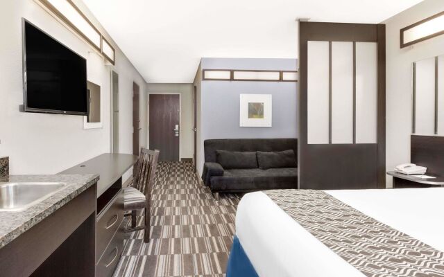 Microtel Inn & Suites by Wyndham Tuscaloosa Near University