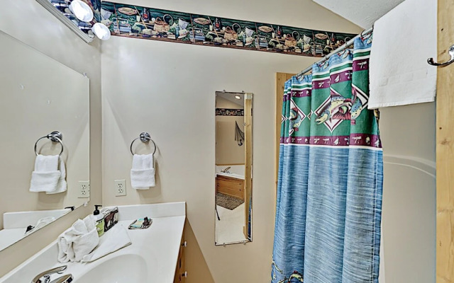 Bear Essentials 3 Bedroom Home by Redawning