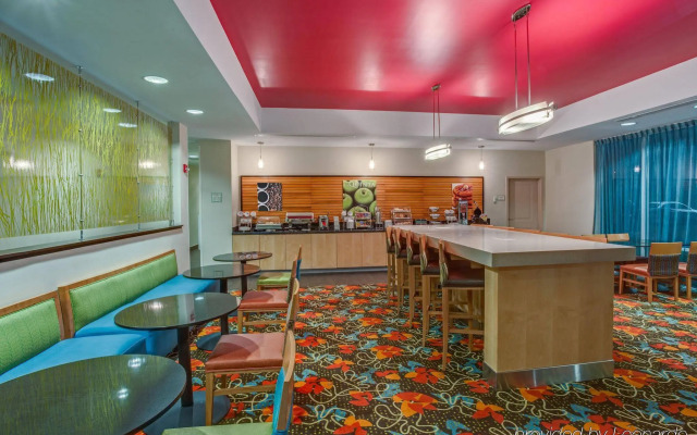 La Quinta Inn & Suites by Wyndham Starkville at MSU