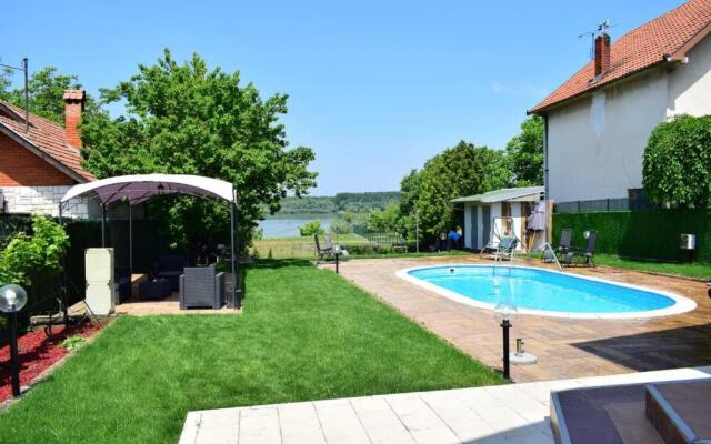 Vila Mila Riverside Apartments