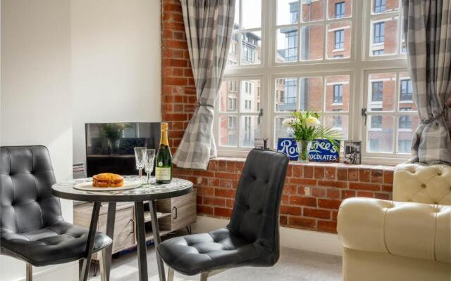 35 Cocoa Suites (parking included!)