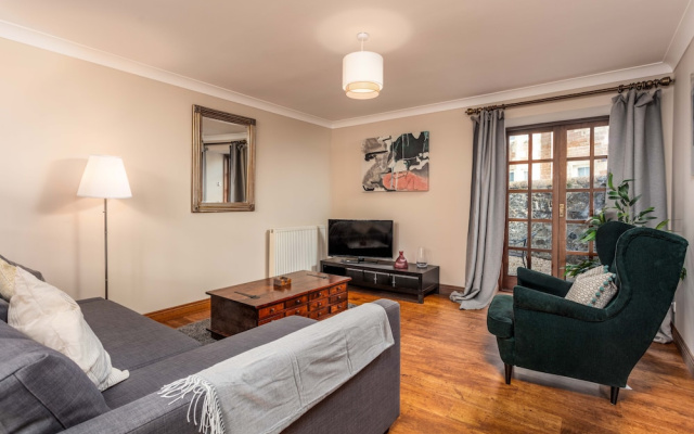 Cromwell Corner - Donnini Apartments