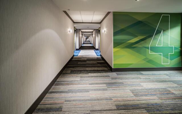 Holiday Inn Express & Suites West Edmonton - Mall Area, an IHG Hotel