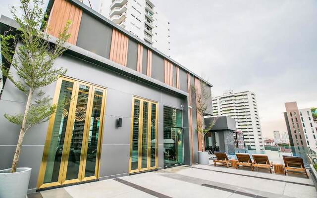 Wealth Lodge Asoke by Favstay