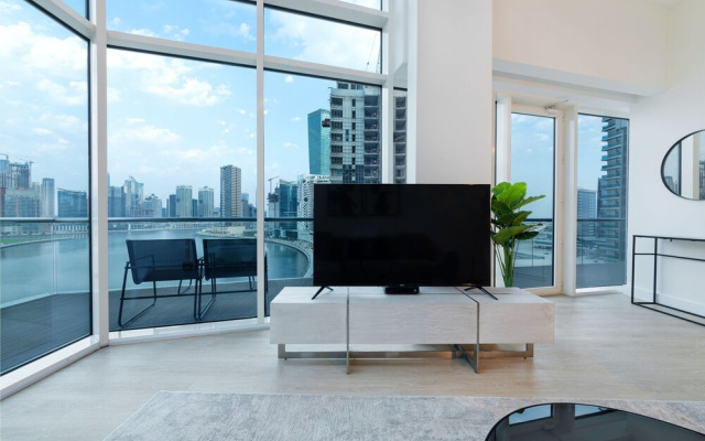 Maison Privee - Spectacular Duplex Apt w/ Canal views