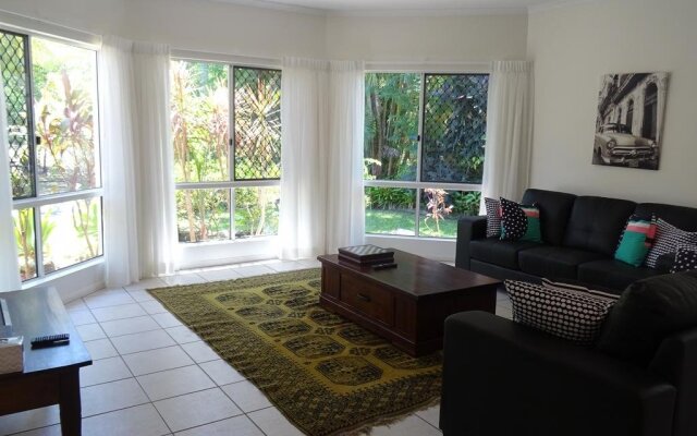 Palm Cove Holiday House