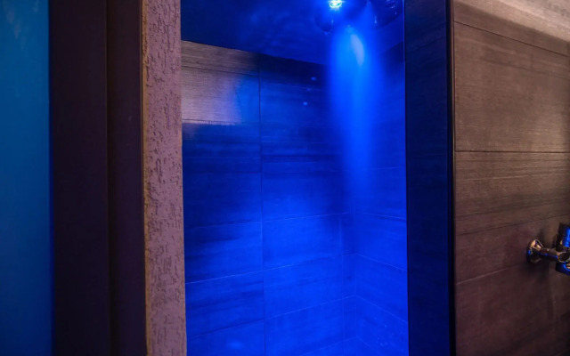 Hotel 77 Seventy-Seven