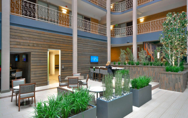 Embassy Suites by Hilton Denver Central Park