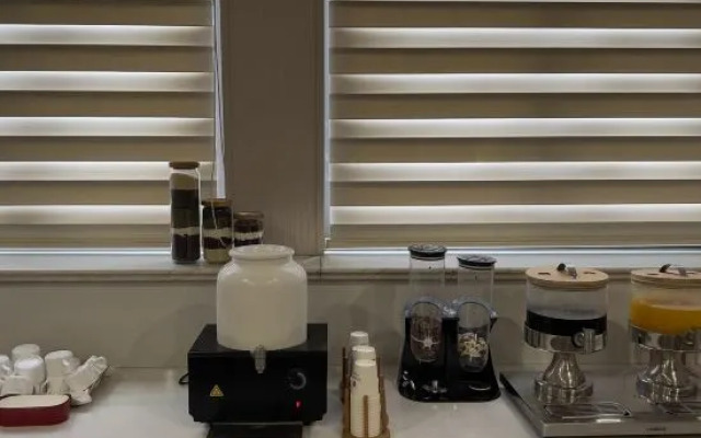 New century manju hotel. Hangzhou xiaoshan airport yipeng store.