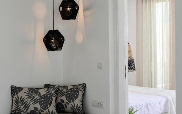 Ios Art Studios & Luxury Apartments