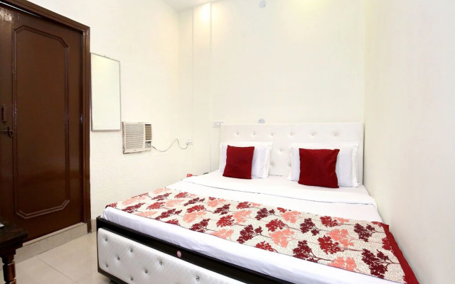 OYO 12163 Hotel Aaryan